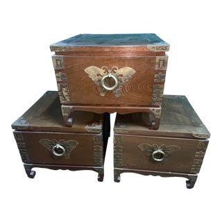 1970s Set of Three Matching Wood and Brass Blanket Storage Boxes With Butterfly Motif For Sale