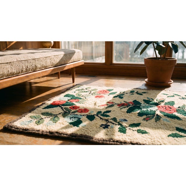 Textile 1940s Beige Floral Folk Art Antique American Hooked Rug 2'5" X 4'8" Hand Knotted Wool Carpet For Sale - Image 7 of 8