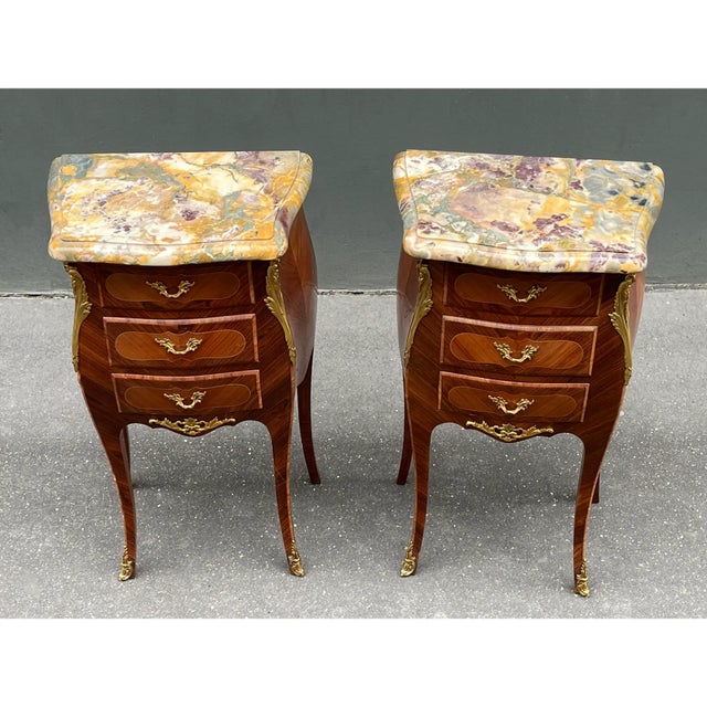 Wood 1920s Pair of French Louis XV Style Rosewood Nightstands For Sale - Image 7 of 13
