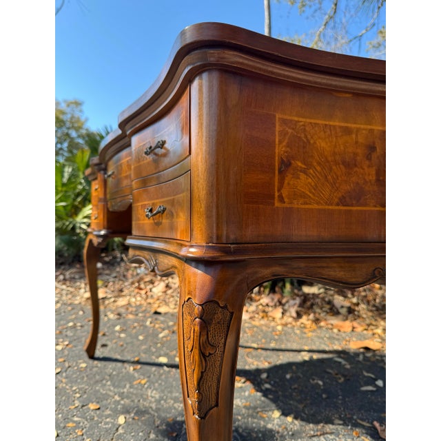 1960s Italian Louis XV Style Writing Desk With Burr Walnut Inlay – Finished Back Executive Desk For Sale - Image 10 of 10