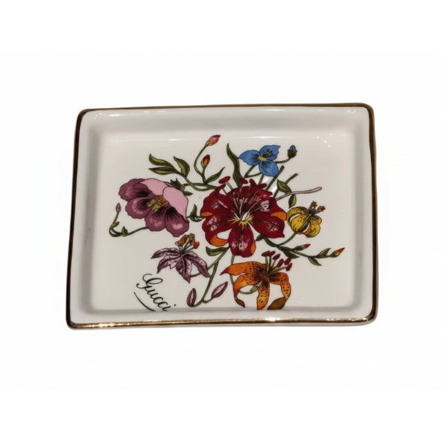 Add a touch of timeless whimsical luxury with this Gucci pocket tray in ecru-colored porcelain with a lovely floral...