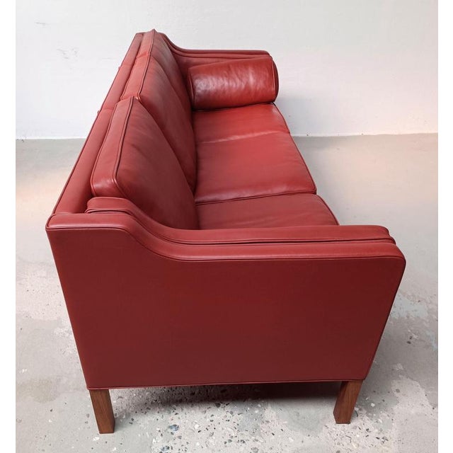 Børge Mogensen Restored 3 Seater Model 2213 Leather Sofa by Børge Mogensen, 1970s For Sale - Image 4 of 14