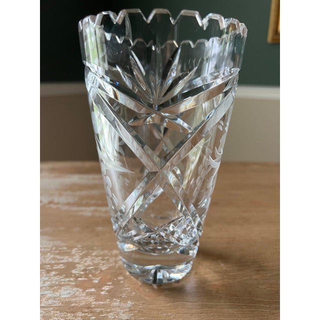 Hollywood Regency 1960s Vintage German Lausitzer Lead Crystal Glass Flower Vase Dd50 - Grape Leaf For Sale - Image 3 of 6