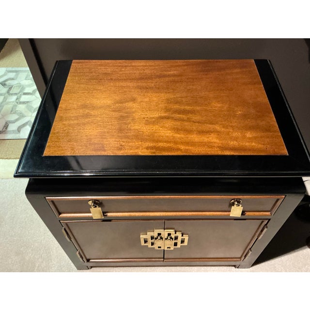 This is a CENTURY Chin Hua by Raymond Sobota Asian Chinoiserie Nightstand Black lacquer frame, burl wood accents and brass...