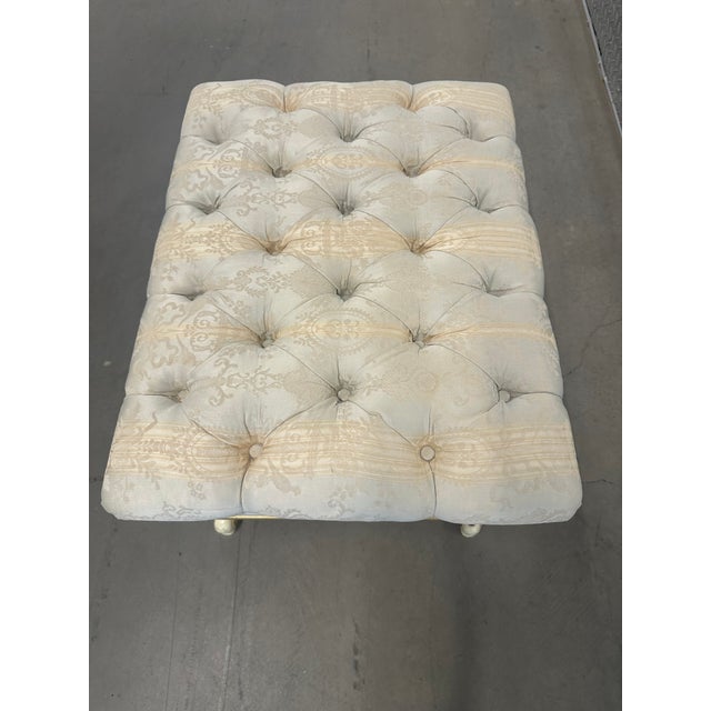 French 1970s Hollywood Regency-style Giltwood Curule Ottoman With Tufted Cushion For Sale - Image 3 of 14