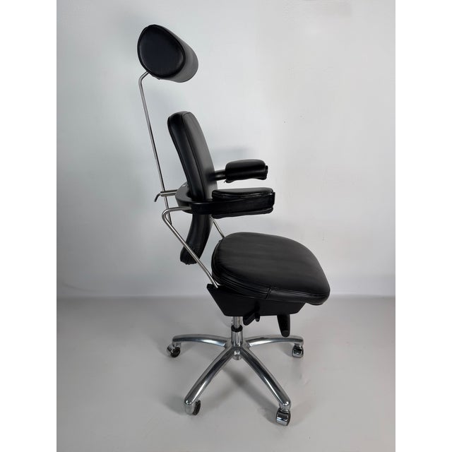 FALTO Sonet executive chair – a premium ergonomic model crafted from genuine leather and aluminium. Designed for long...