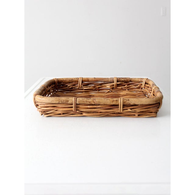 This vintage woven rattan tray is a beautiful and functional piece for any home. The natural, earthy tones and intricate...