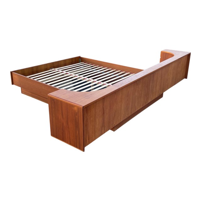 Komfort Empress Danish Teak Platform Queen Bed With Floating