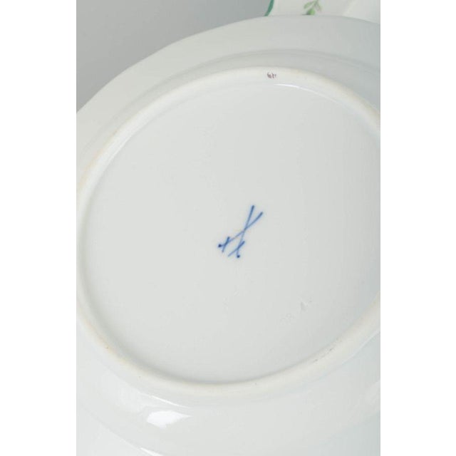 Porcelain Plates with Pink Roses and Green Rim from Meissen, 1930s, Set of 4 For Sale - Image 4 of 5