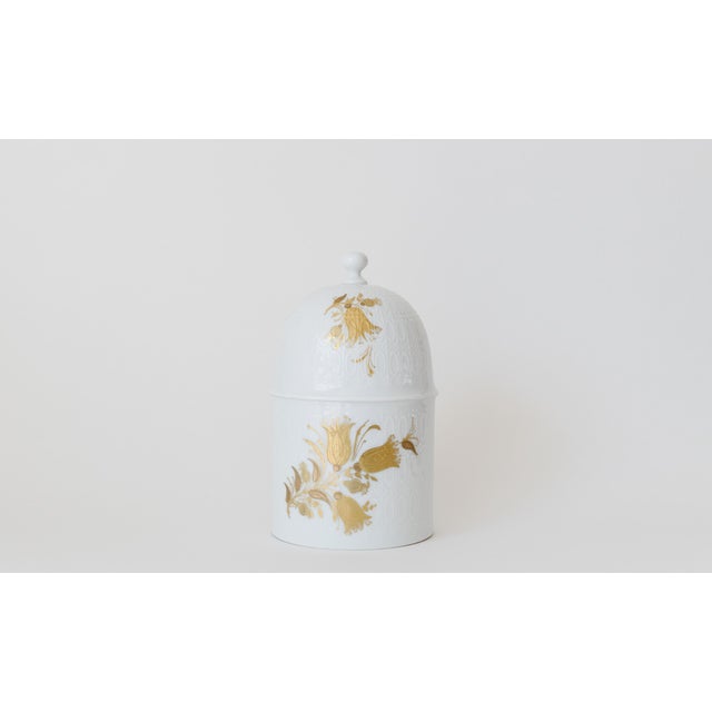 1980s Vintage Bjorn Wiinblad for Rosenthal Covered Gold & White Porcelain Bowl For Sale - Image 12 of 12
