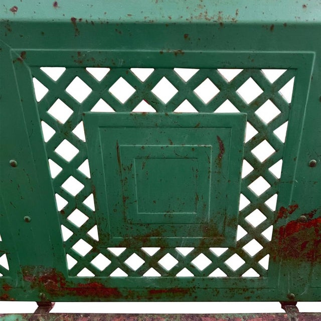 This modernist North American porch glider is made to a great design. A good, deep seat, high back and with a rocking...