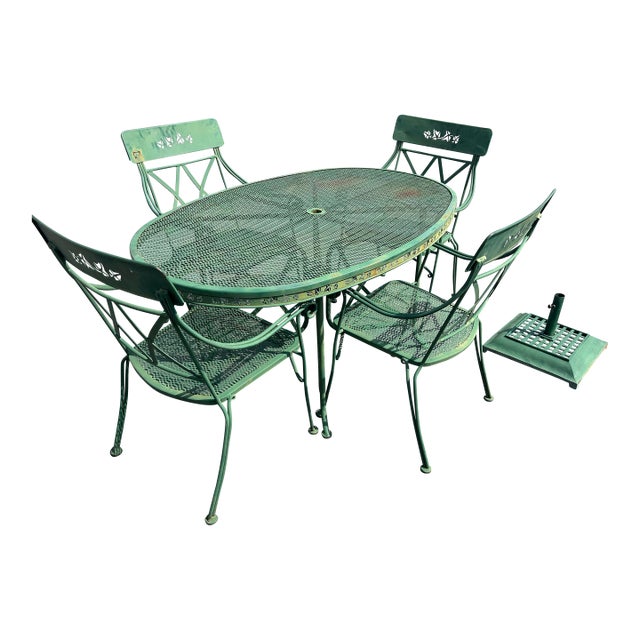 Vintage Wrought Iron Patio Set Table and 4 Chairs **** For Sale