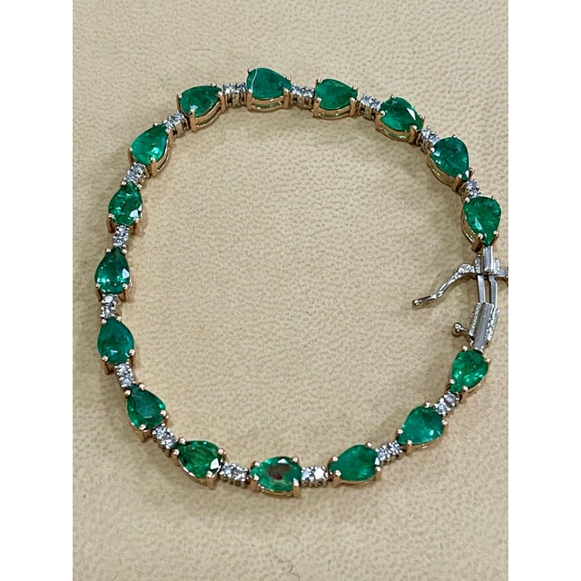 Emerald 8 Carat Natural Zambian Emerald and Diamond Tennis Bracelet 14 Karat White Gold For Sale - Image 8 of 18