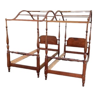 Late 20th Century Pair of Pennsylvania House Twin Size Cherry Canopy Beds For Sale