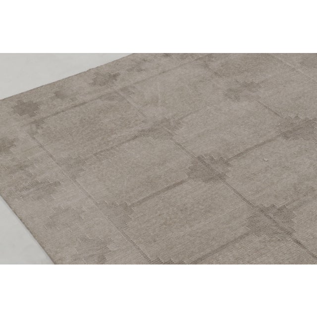 Late 20th Century Contemporary Oversized Geometric Cotton Dhurrie Rug by Rug & Kilim, India For Sale - Image 5 of 9