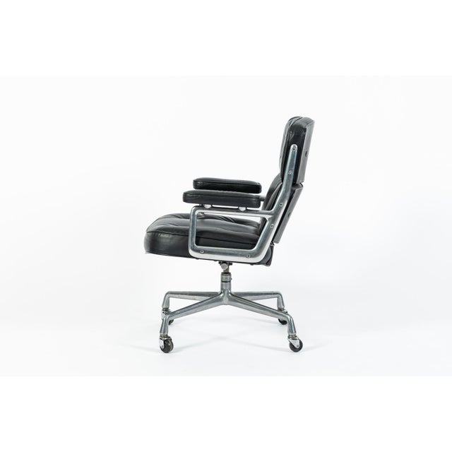 Mid-Century Modern Eames Time Life Executive Chair Herman Miller Black Leather Office Chair 1981 For Sale - Image 3 of 18