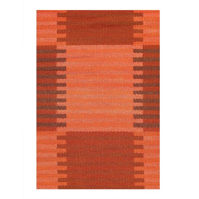 100% wool construction define the relaxed yet stylish appeal of the Modern collection. The blue, and Gray color palette...