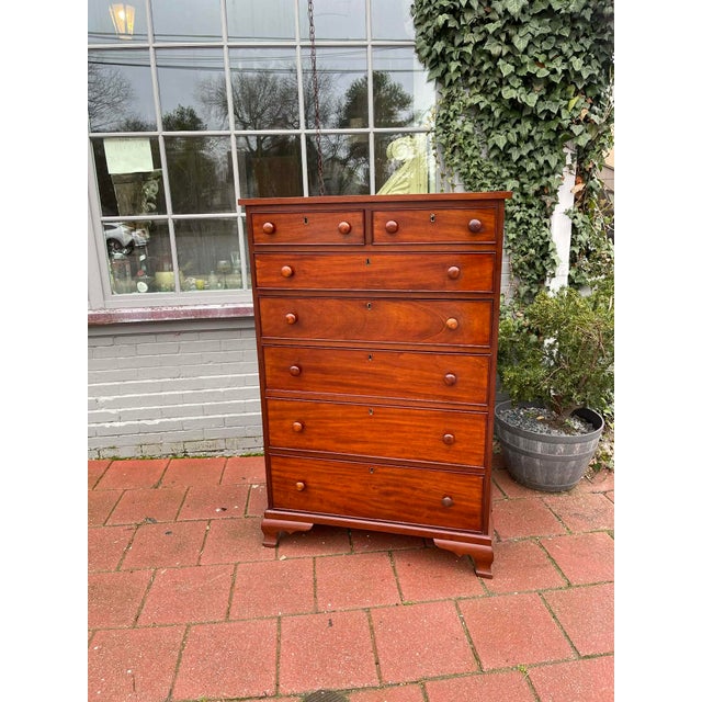 Victorian Mahogany Tall Chest of Drawers – 7 Graduated Drawers, Original Hardware For Sale - Image 6 of 14