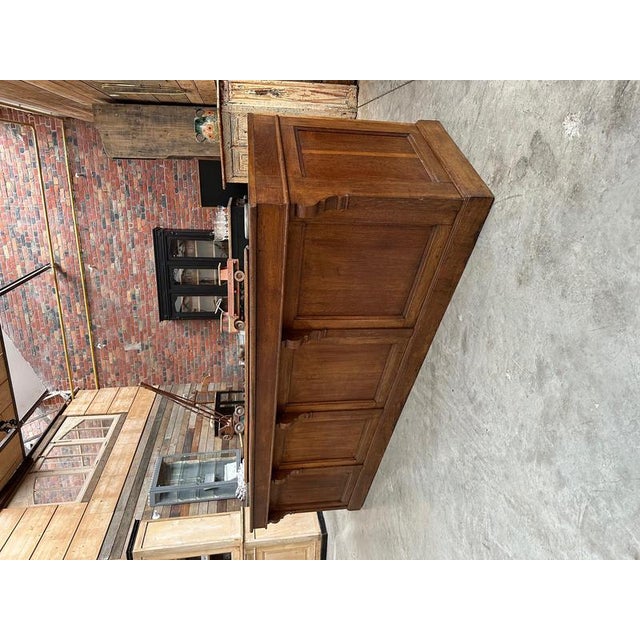 This large solid oak countertop has been completely restored. Its front and one side are fitted with crossbars. The other...