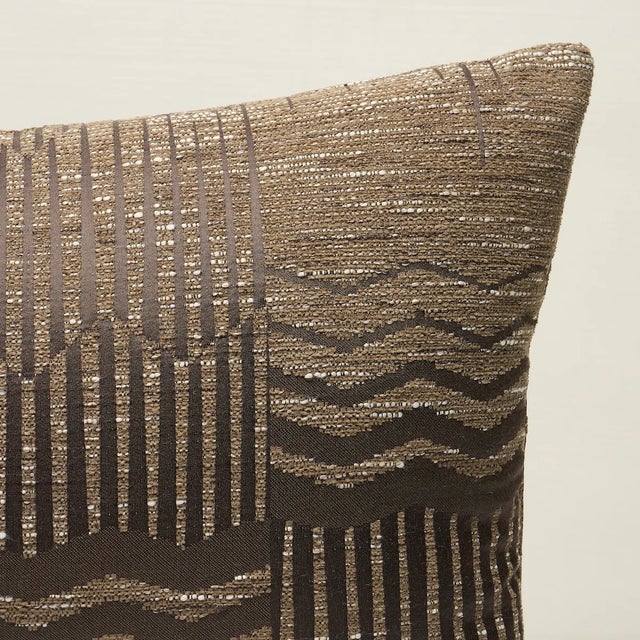 This pillow features El Dorodo with a knife edge finish. A combination of smooth satin weave and chunky chenille yarns...