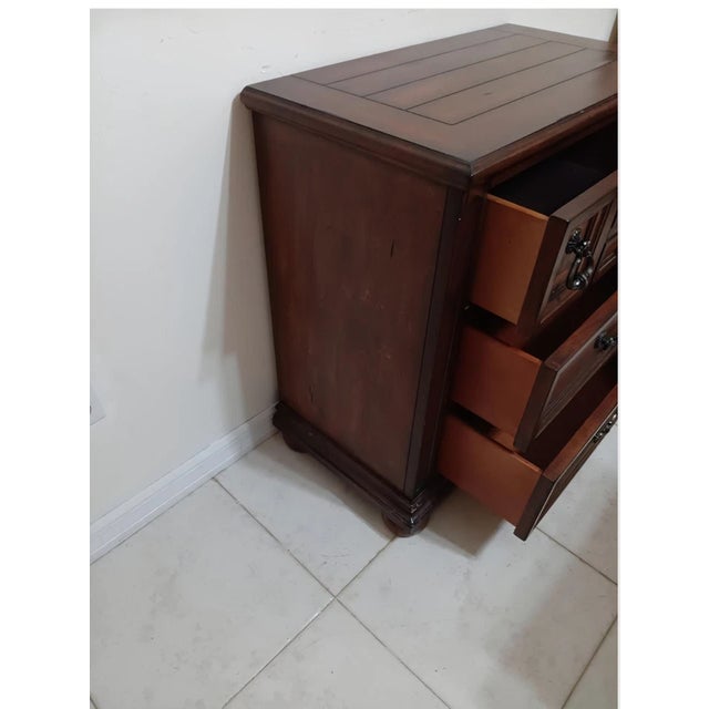 1980s Vintage Style Dark Tone Wood Nightstand 3 Drawer Set of 2 For Sale - Image 5 of 8