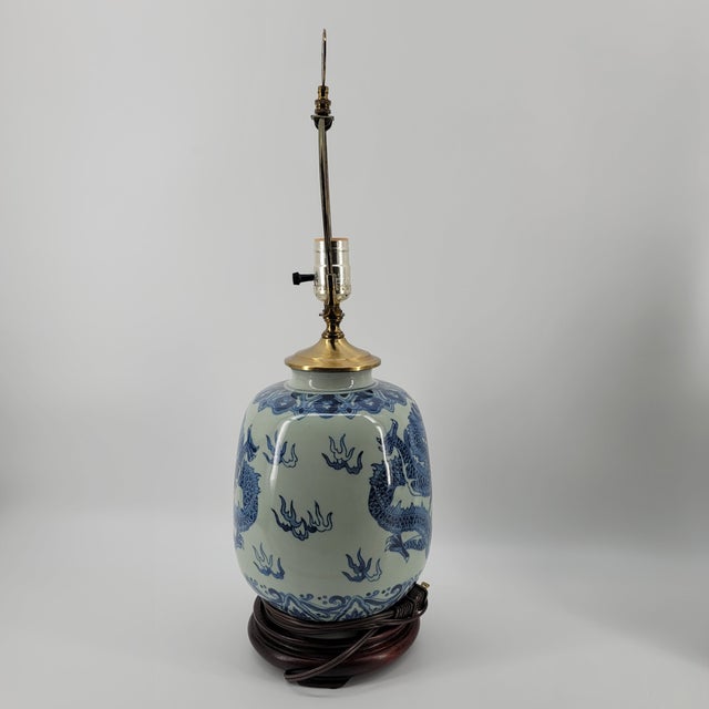 Chinoiserie Vintage Chinoiserie Blue and White Dragon Ginger Jar Lamp | Wood Base | Coin Finial For Sale - Image 3 of 7
