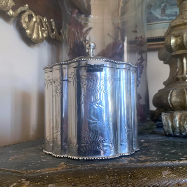 English Silver Plate Biscuit Box With Bamboo Engraving For Sale - Image 4 of 10