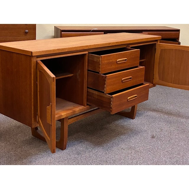 Mid Century Modern Teak Credenza c.1960 For Sale In San Francisco - Image 6 of 10