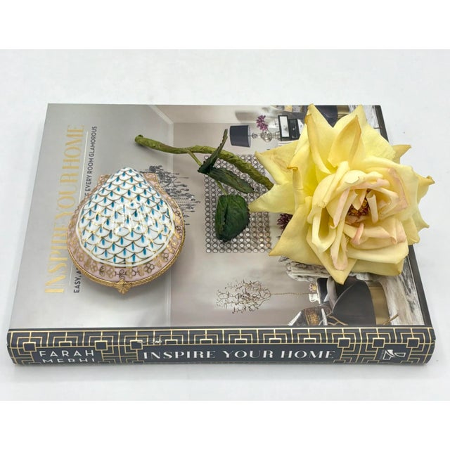 Art Nouveau Antique French Petite Main (Painted by Hand) Clam Shell Pink Golden Gilt Limoges Box For Sale - Image 3 of 10