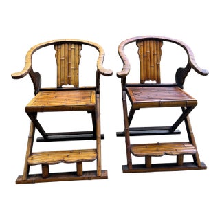 Late 20th Century Pair of Vintage Asian Chinoiserie Horseshoe Back Inlaid Burnt Bamboo Folding Chairs For Sale