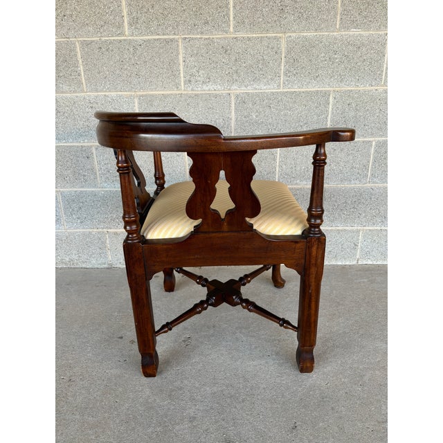 Description: Davis Cabinet Company Mahogany Corner Chair. Chippendale Style. Excellent Vintage Furniture Condition....