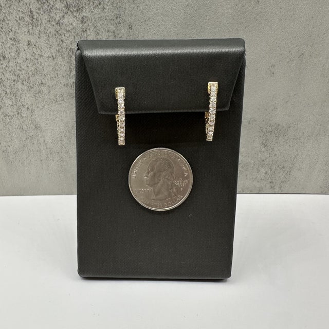 Natural Diamond Hoop Earrings in 14kt Yellow Gold – 0.70ctw, 0.75in, New, A Pair For Sale - Image 4 of 6