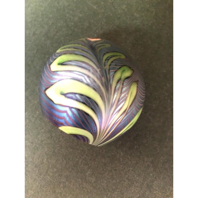 Orient & Flume Signed Spider Art Glass Paperweight 1979 Iridescent Blue For Sale In Savannah - Image 6 of 8