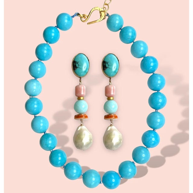 This Howlite necklace is the perfect shade of beachy turquoise and is great for any getaway. Adjustable length 16-18" 17mm...