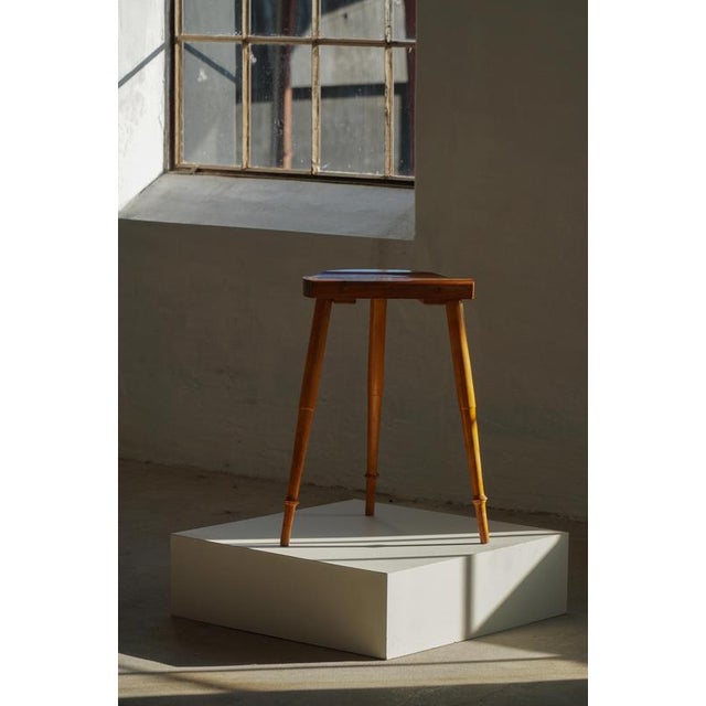 Mid-Century Danish Cabinetmaker Tripod Bar Stools in Pine, 1960s, Set of 2 For Sale - Image 12 of 18