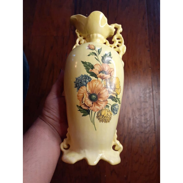 1980s Yellow Floral Majolica Vase Made in Mexico For Sale In Dallas - Image 6 of 10