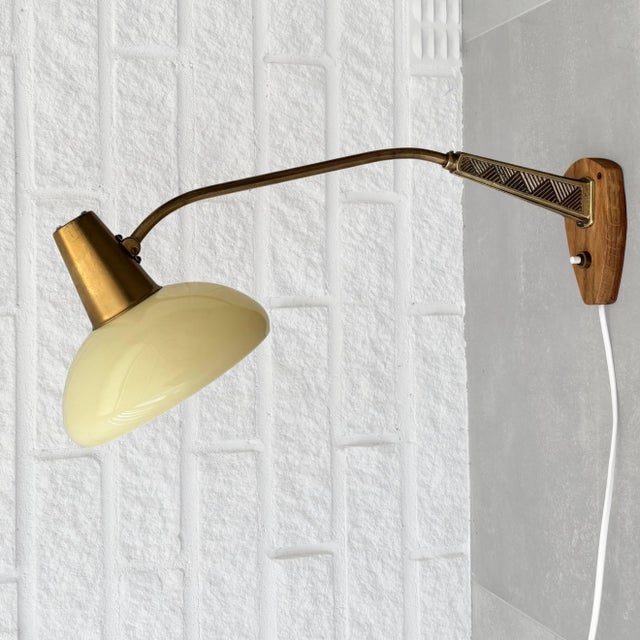 Mid-Century Modern Mid-Century Wall Lamp in Brass, Oak & Glass by Bo Råman for Asea, Sweden, 1950s For Sale - Image 3 of 15