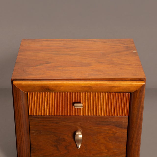 Mid-Century Modern Nightstand End Tables in Laurel Wood With Gold Hardware, Pair For Sale - Image 3 of 8