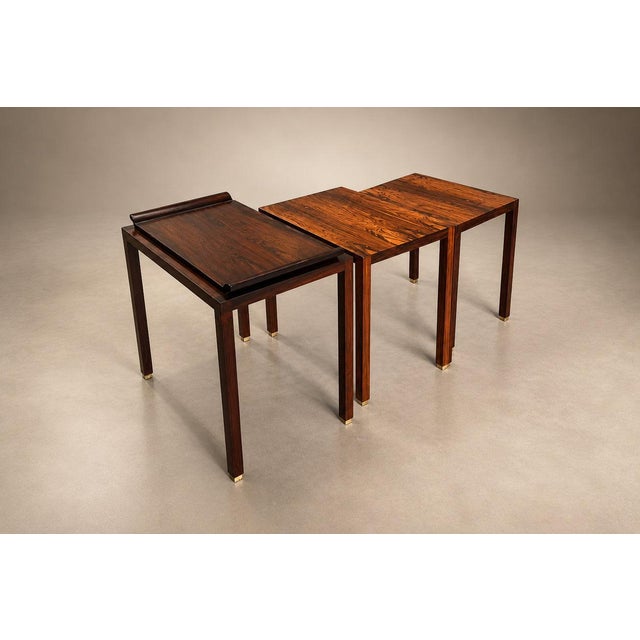 Mid-Century Modern Set of Three Brazilian Rosewood Nesting Tables with Removable Tray & Brass Sabots, 1960s For Sale - Image 3 of 18