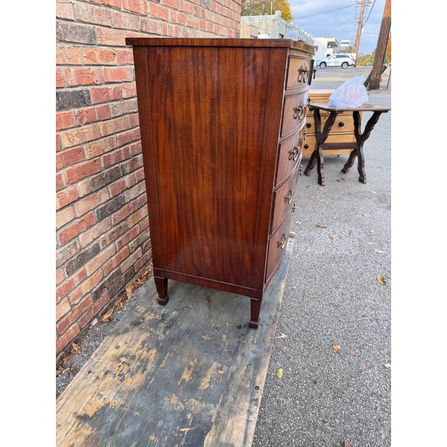 Early 19th Century English Bow Front Chest For Sale In Nashville - Image 6 of 12