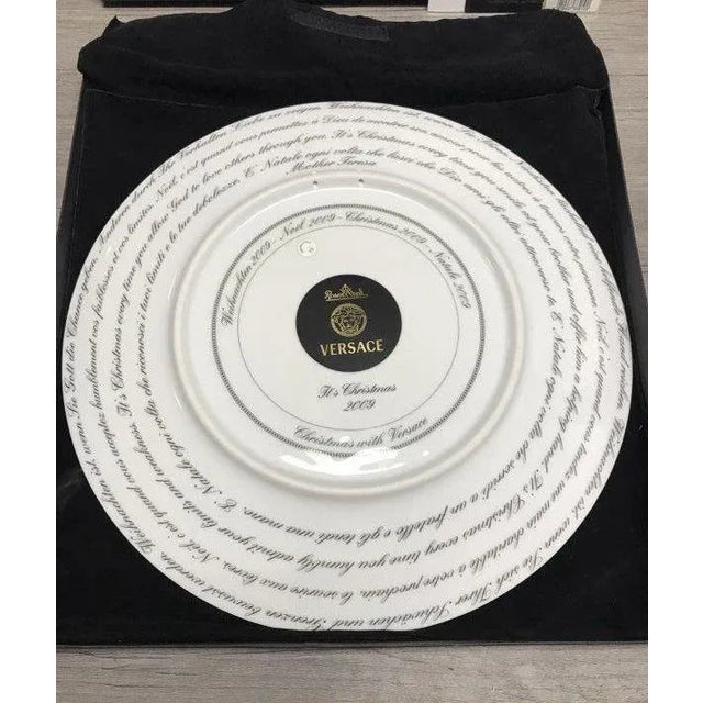 Art Nouveau Limited Edition Rosenthal Versace "It's Christmas" 2009 Porcelain Charger For Sale - Image 3 of 4