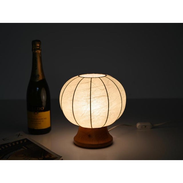 Flos Mid-Century Cocoon Table Lamps with Oak Bases attributed to Achille Castiglioni for Flos, Italy, 1960s, Set of 2 For Sale - Image 4 of 14