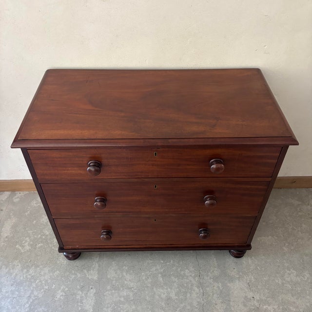 English Mahogany Chest of Drawers, in Very Good conditions. Designed 1960 to 1969