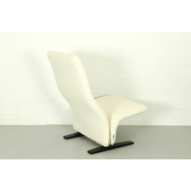 Artifort F784 "Concorde" lounge chair. Design by Pierre Paulin in the 1960’s. New upholstery in beige boucle fabric....