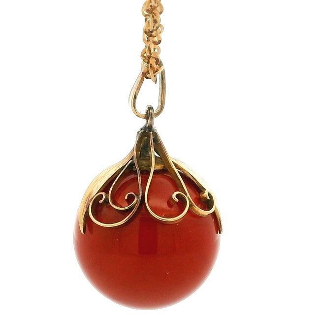 A beautiful vintage pendant necklace featuring a large natural Mediterranean coral sphere measuring 17.1 mm, mounted in 18...