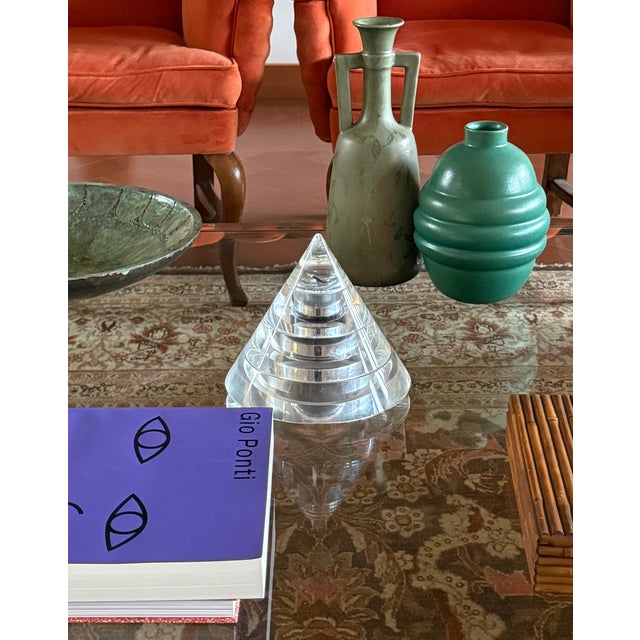 Space age lucite conical smoking set Italy 1970 Ashtray, table lighter, vide poche H 21 cm - diam. 21 cm Conditions: good...