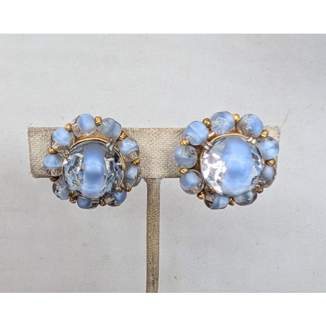 Hattie Carnegie Vintage 1950s Signed Hattie Carnegie Blue/Clear Givre Clip Earrings For Sale - Image 4 of 8
