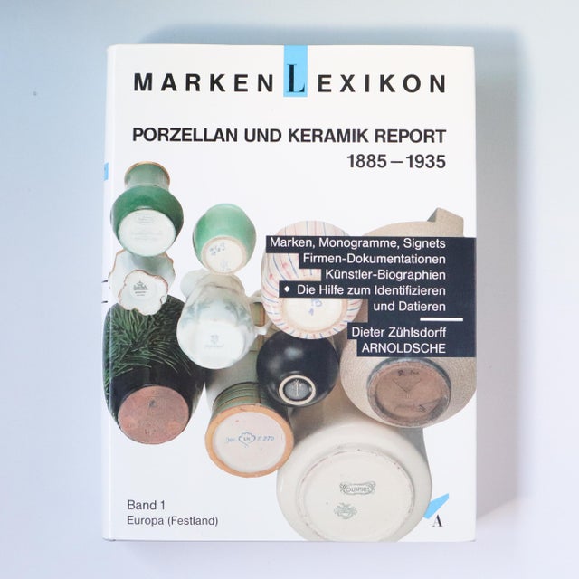 An exceptionally comprehensive reference for identifying and dating European porcelain and ceramics, Markenlexikon:...