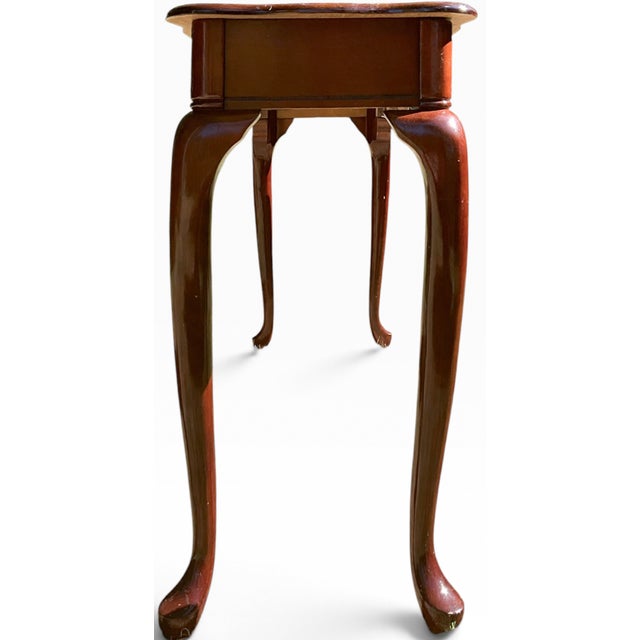 Late 20th Century Queen Anne Style Carved Shell Inlaid Banded Mahogany Console Sofa Table With Pad Feet For Sale In Portland, ME - Image 6 of 18
