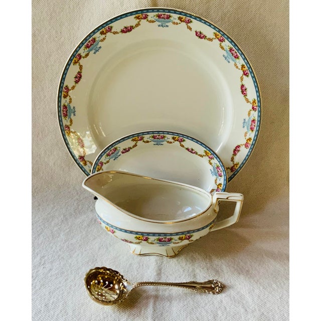 1920s English Bone China Gravy Boat and Round Chop Plate - 3pcs For Sale - Image 4 of 17